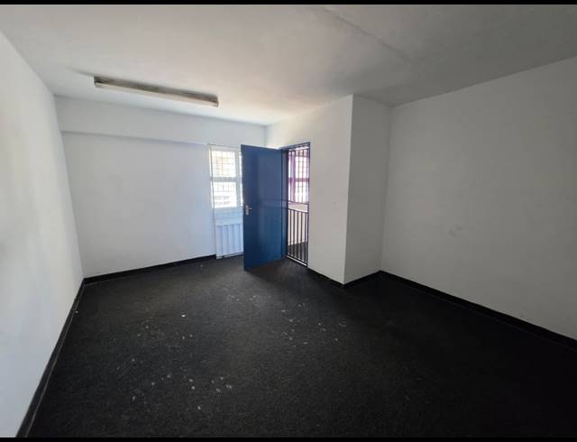 275M² WAREHOUSE TO LET IN STORMILL
